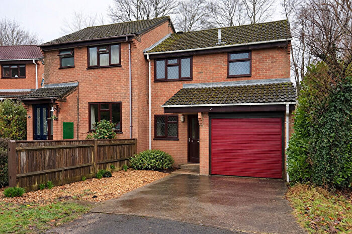 3 Bedroom Semi-Detached House To Rent In Cotswold Close, Dibden Purlieu, SO45