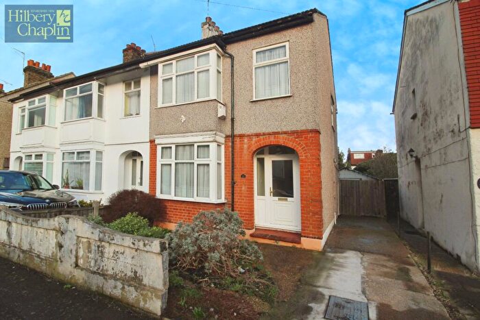3 Bedroom End Of Terrace House For Sale In Douglas Road, Hornchurch, RM11