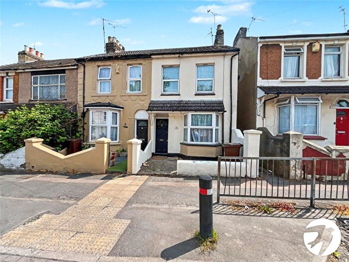3 Bedroom End Of Terrace House To Rent In Windmill Road, Gillingham, Kent, ME7