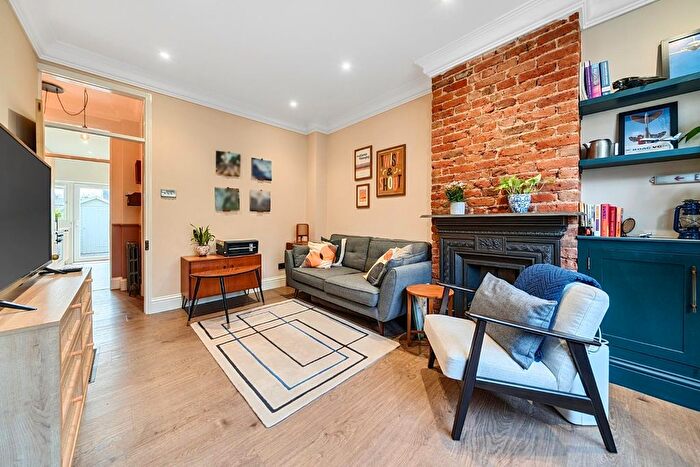 1 Bedroom Maisonette For Sale In Duke Street, Windsor, SL4