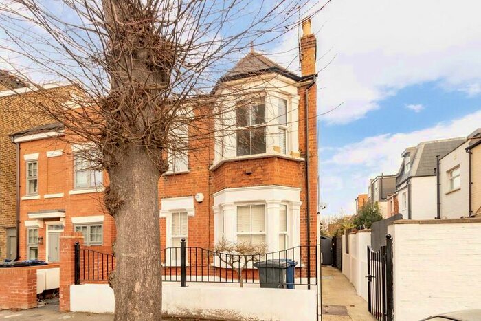 3 Bedroom Flat To Rent In Evelyn Road, London, W4