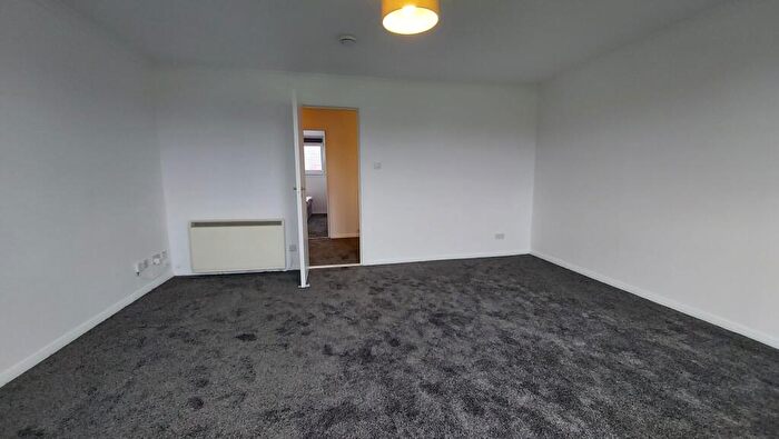 3 Bedroom Flat To Rent In Headland Court, Aberdeen, AB10