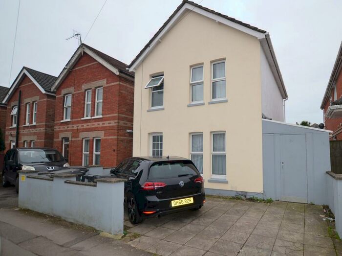 5 Bedroom House To Rent In Bedroom Detached House In Bournemouth, BH9