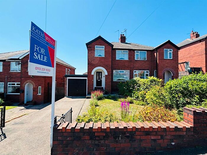 3 Bedroom Semi-Detached House For Sale In Dixon Lane, Wortley, Leeds, LS12