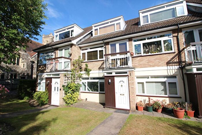 1 Bedroom Maisonette To Rent In St Peters Close, Bushey Heath, Hertfordshire, WD23