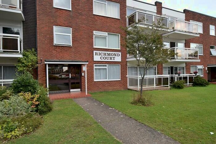2 Bedroom Flat To Rent In Spencer Road, New Milton, Hampshire., BH25