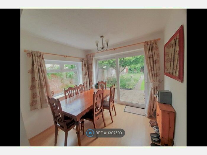 3 Bedroom Bungalow To Rent In Havelock Road, Dartford DA1