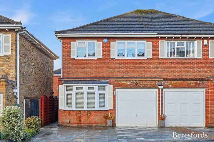 3 Bedroom Semi Detached House For Sale In Rayburn Road, Hornchurch, RM11