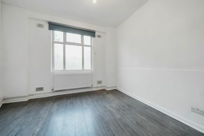 4 Bedroom Flat To Rent In Kennington Lane, London, SE11