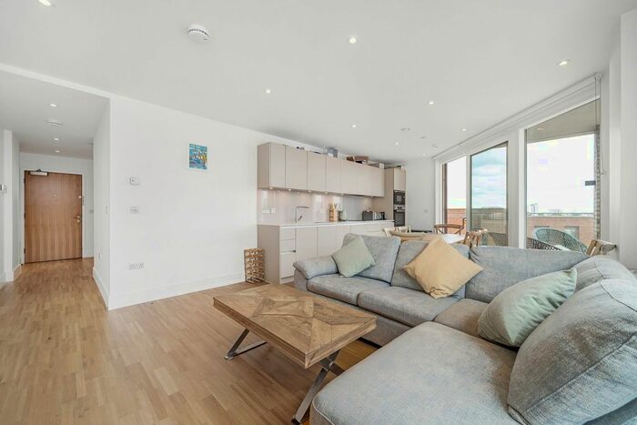 2 Bedroom Flat To Rent In Brixton Hill, London, SW2