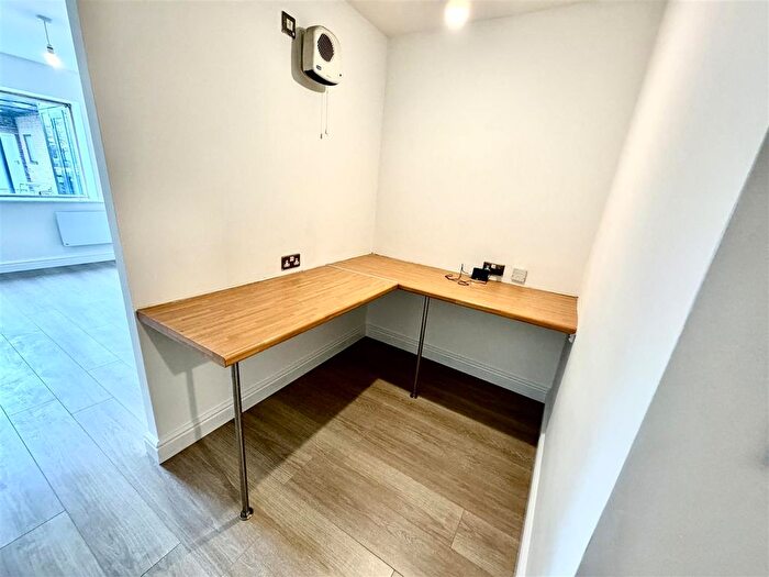 1 Bedroom Flat To Rent In Camlough Walk, Chesterfield, S41