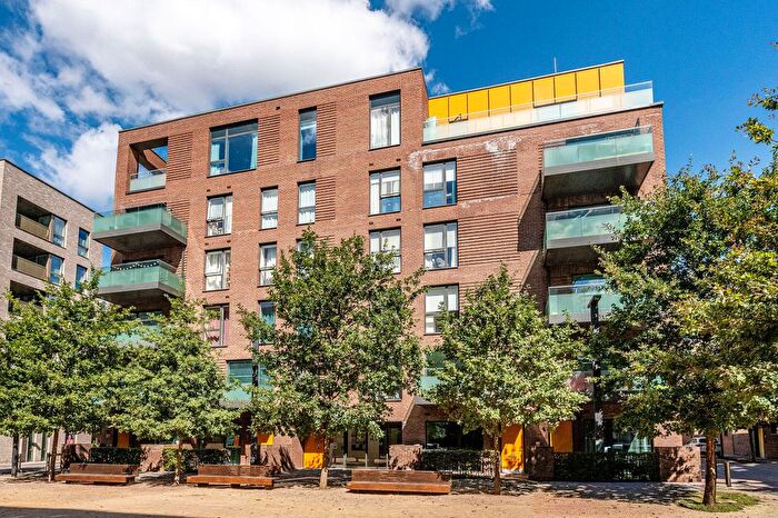 4 Bedroom Maisonette To Rent In Latimer Square, Greenwich Millennium Village, London, SE10