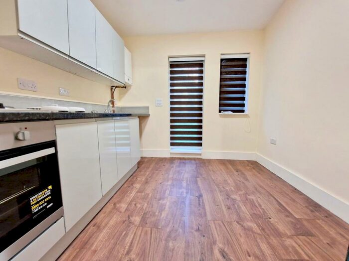 Flat To Rent In Brownswood Road, N4