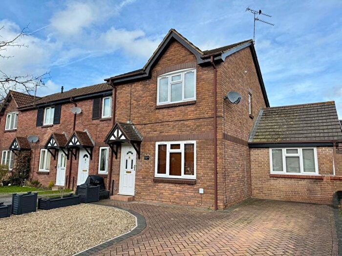 3 Bedroom End Of Terrace House For Sale In Danestone Close, Middleleaze, Swindon, SN5