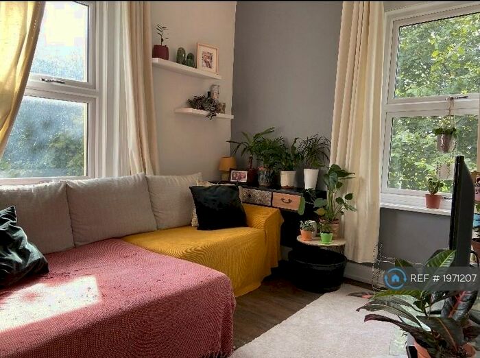 1 Bedroom Flat To Rent In Woodlands Road, Redhill, RH1