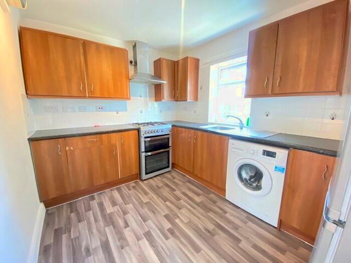 2 Bedroom Flat To Rent In Long Chaulden, Hemel Hempstead, HP1