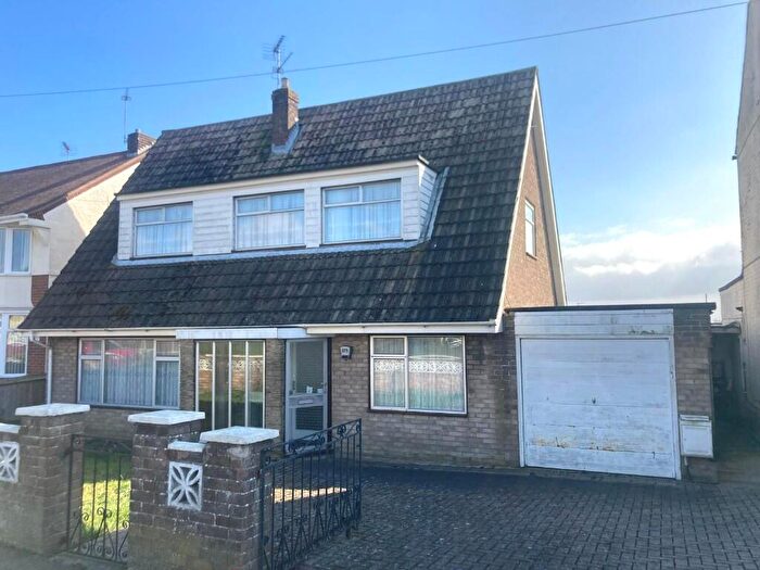4 Bedroom Chalet For Sale In Main Road, Harwich, Essex, CO12