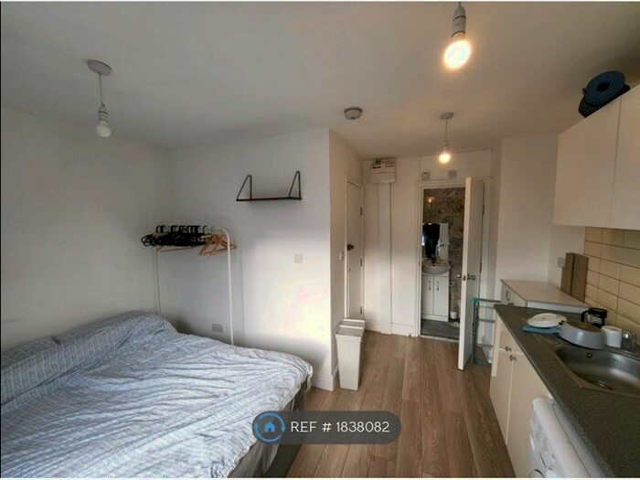 Studio To Rent In St. Mary Road, London, E17