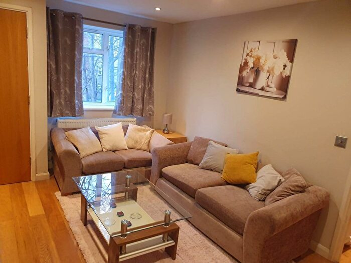 1 Bedroom Flat To Rent In High Street, Acton, W3
