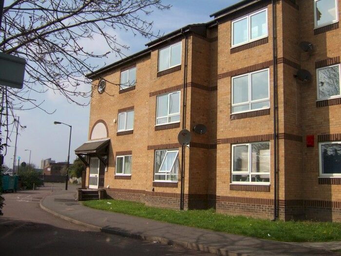 2 Bedroom Flat To Rent In Chaucer Drive, London, SE1