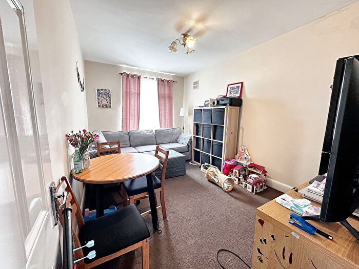 2 Bedroom Flat To Rent In Oxford Road, Denham, UB9