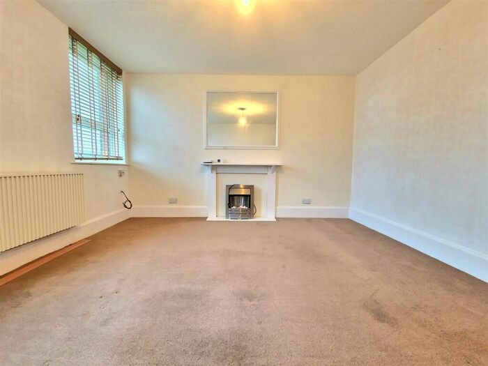 2 Bedroom Flat To Rent In Leicester Avenue, Cliftonville, Margate, CT9