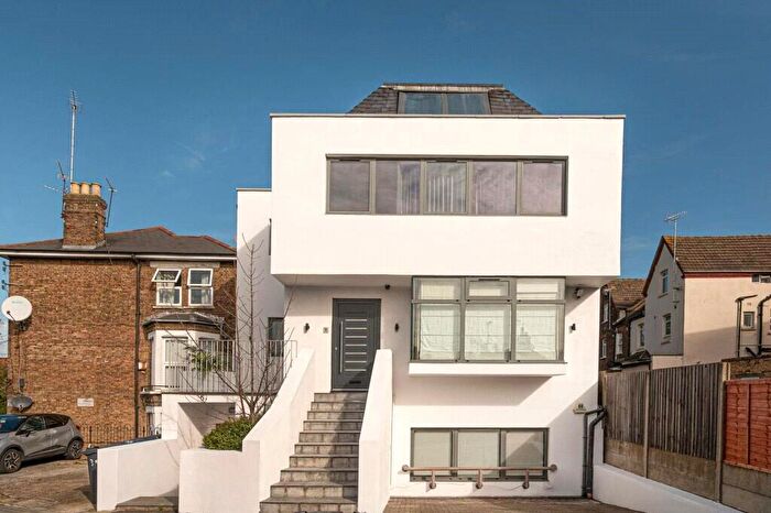 4 Bedroom Detached House To Rent In Ridge Road, Childs Hill, NW2
