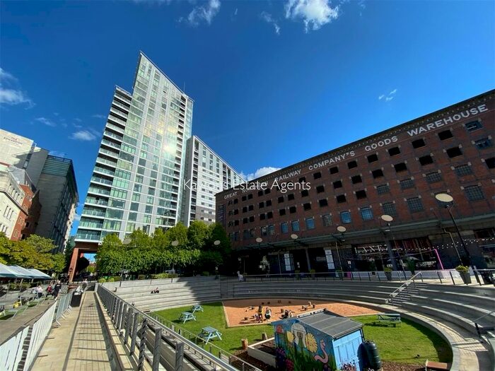 2 Bedroom Flat To Rent In The Great Northern Tower, Watson Street, Manchester, M3