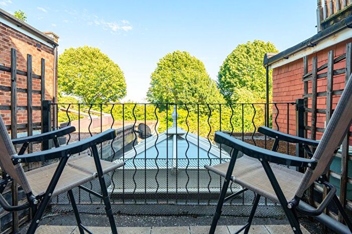2 Bedroom Terraced House For Sale In Sandycombe Road, Richmond, TW9