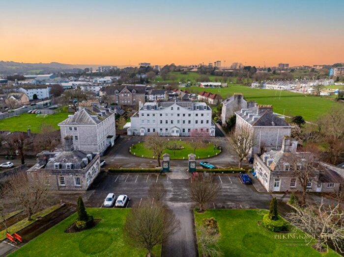 6 Bedroom Terraced House For Sale In The Square, Stonehouse, Plymouth, Devon, PL1