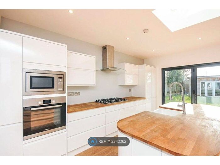 4 Bedroom Semi-detached House To Rent In Sidcup Road, London, SE9