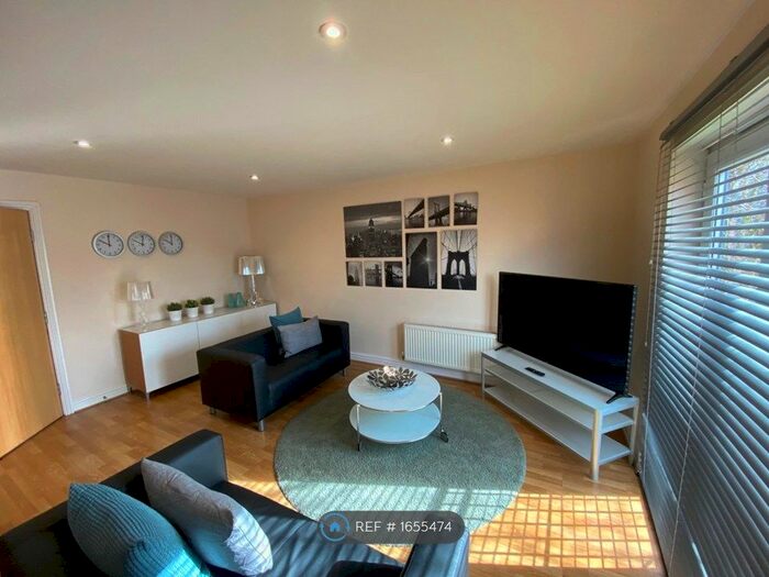 2 Bedroom Flat To Rent In Stretford Road, Manchester, M15