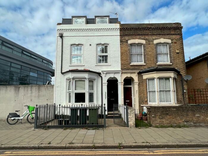 2 Bedroom Ground Flat To Rent In Shakespeare Road, London, SE24