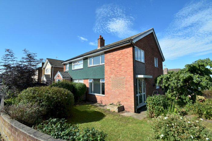 3 Bedroom Semi-Detached House To Rent In Hazelwood Avenue, Garforth, LS25
