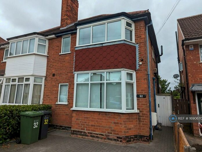 3 Bedroom Semi-Detached House To Rent In Orchard Avenue, Solihull, B91