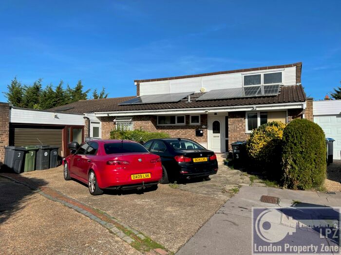 1 Bedroom Detached Bungalow For Sale In Beaufort Gardens, Norbury, SW16