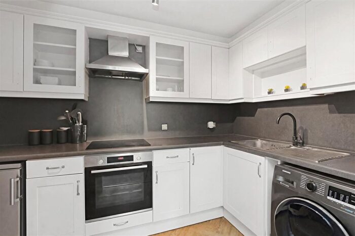 2 Bedroom Flat To Rent In Willow Grove, Chislehurst, BR7