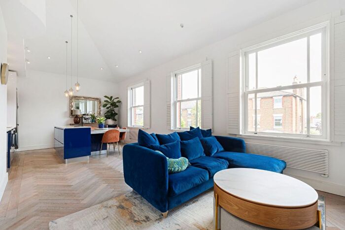 3 Bedroom Flat For Sale In Church Road, Richmond Hill, TW10