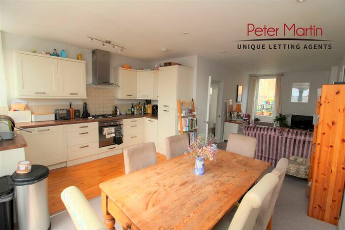 2 Bedroom Apartment To Rent In Dynham Road, West Hampstead, NW6