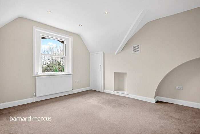 1 Bedroom Flat For Sale In Leamington Park, London, W3