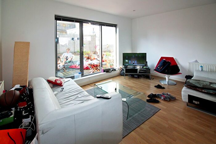 4 Bedroom Detached House To Rent In London, E2