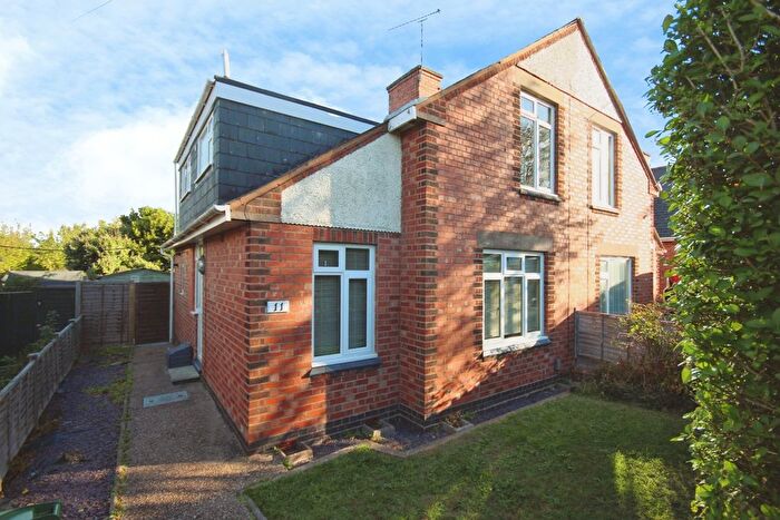 3 Bedroom Semi-Detached House For Sale In Prospect Road, Leamington Spa, Warwickshire, CV31