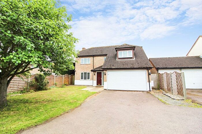 4 Bedroom Detached House For Sale In Wentworth Drive, Bedford, MK41