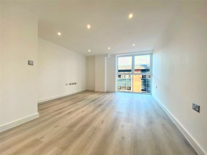 2 Bedroom Apartment To Rent In Parkview House, Oaklands Park, Wokingham, RG41