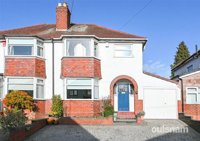 3 Bedroom Semi Detached House For Sale In Sunnybank Road, Oldbury, West Midlands, B68