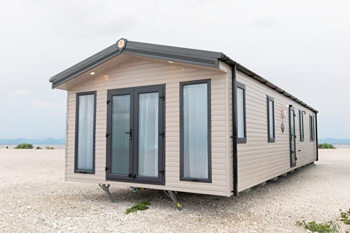 2 Bedroom Park Home For Sale In Manor Road, Hayling Island, PO11