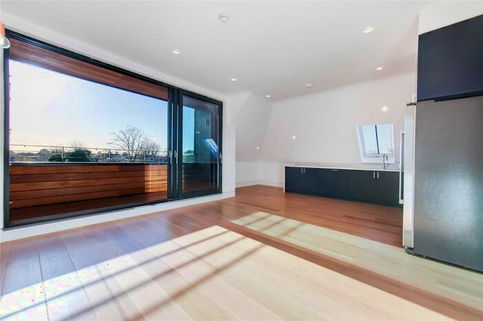 2 Bedroom Flat To Rent In Elm Avenue, Ealing, London, Uk, W5