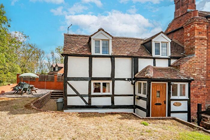 3 Bedroom Semi Detached House For Sale In East Waterside, Upton Upon Severn, WR8