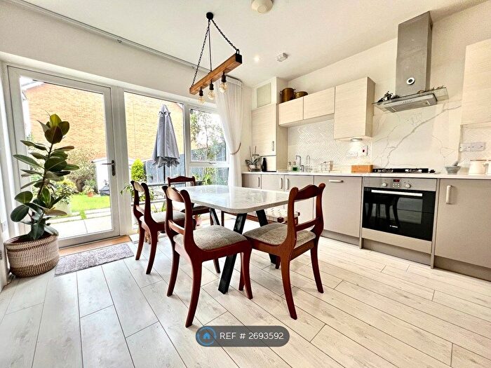 4 Bedroom Terraced House To Rent In Roffe Gardens, Dagenham, RM8