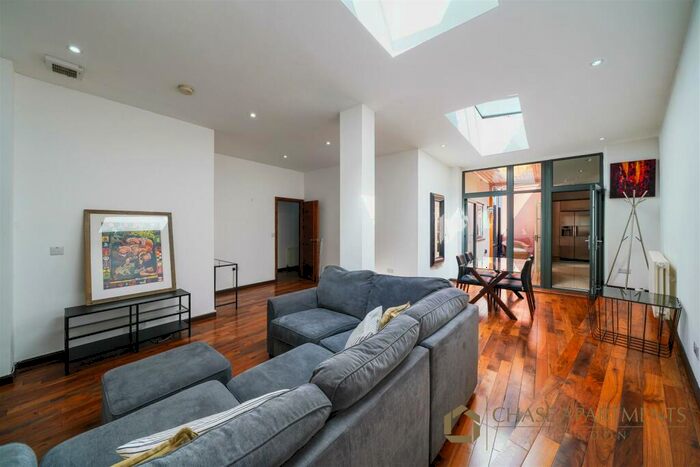 3 Bedroom Apartment To Rent In Cube House, Spa Road, SE16